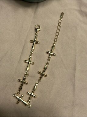Gold Cross Link Bracelet - Elegant Women’s Bracelet/Laminated gold